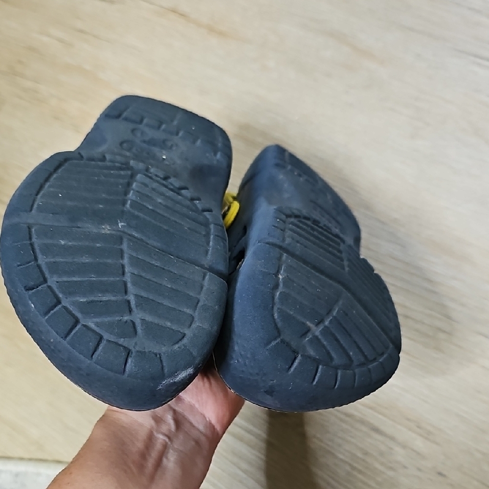 CROCS Black and Yellow Batman Slippers - Picture 5 of 7